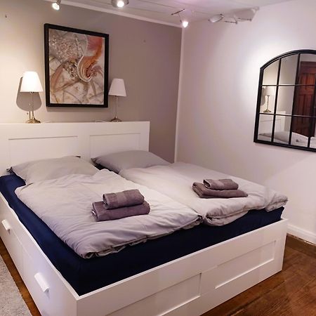 Kleine Galerie Apartment Fuer 3 Mit Kueche Kamin Netflix Parken Und Hofladen Steinhofel Bagian luar foto