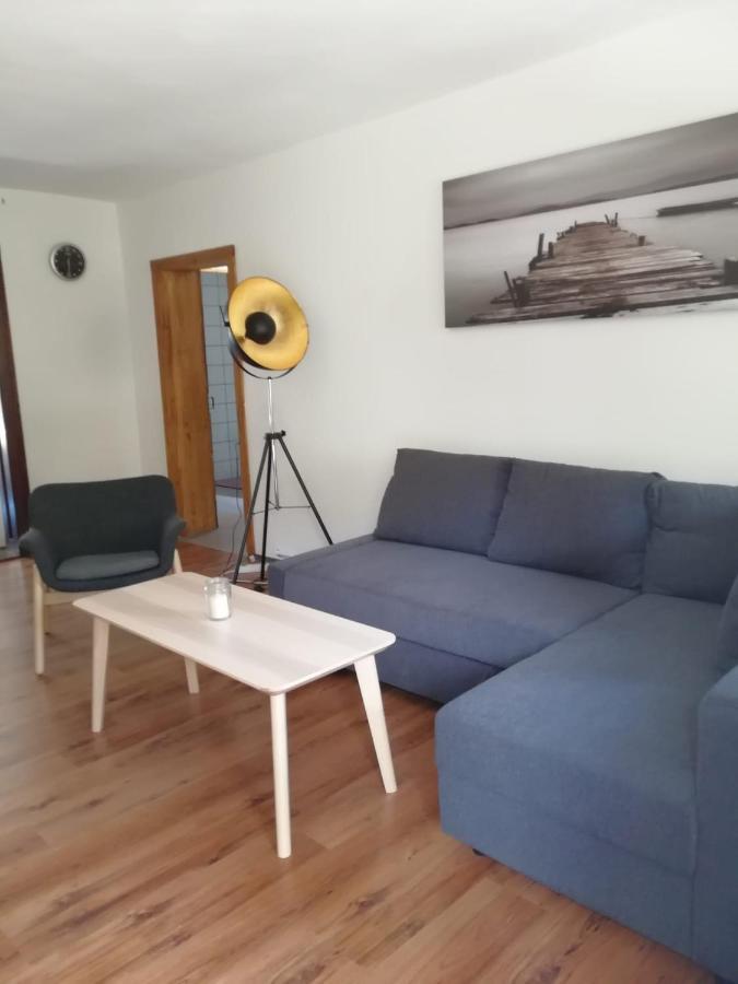 Kleine Galerie Apartment Fuer 3 Mit Kueche Kamin Netflix Parken Und Hofladen Steinhofel Bagian luar foto