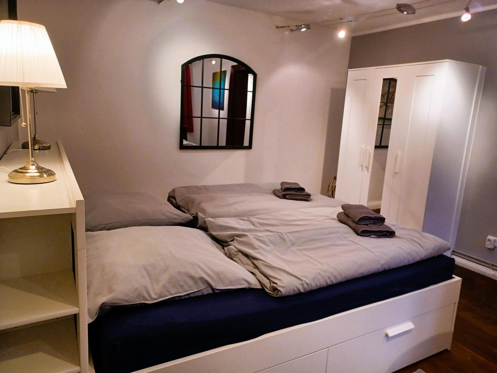 Kleine Galerie Apartment Fuer 3 Mit Kueche Kamin Netflix Parken Und Hofladen Steinhofel Bagian luar foto