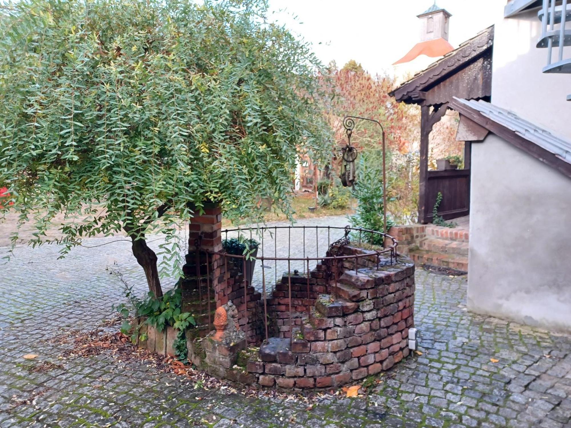 Kleine Galerie Apartment Fuer 3 Mit Kueche Kamin Netflix Parken Und Hofladen Steinhofel Bagian luar foto