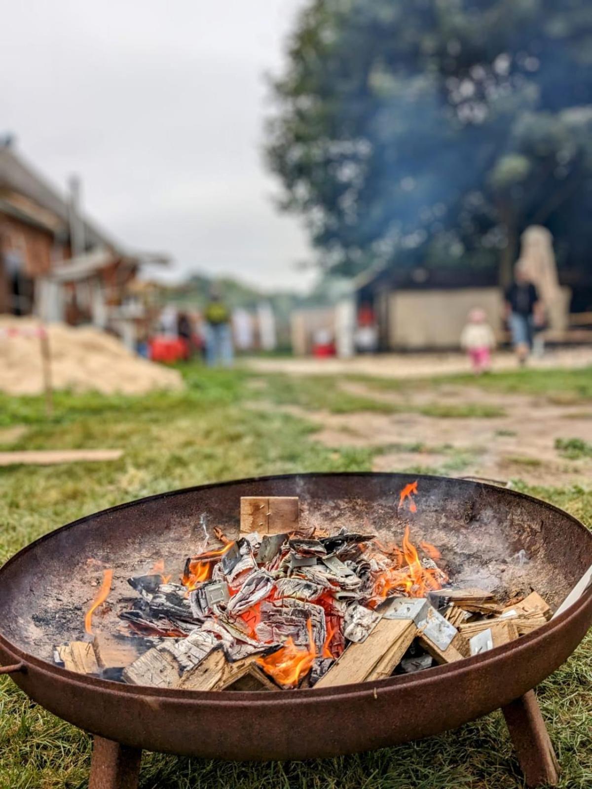 Kleine Galerie Apartment Fuer 3 Mit Kueche Kamin Netflix Parken Und Hofladen Steinhofel Bagian luar foto